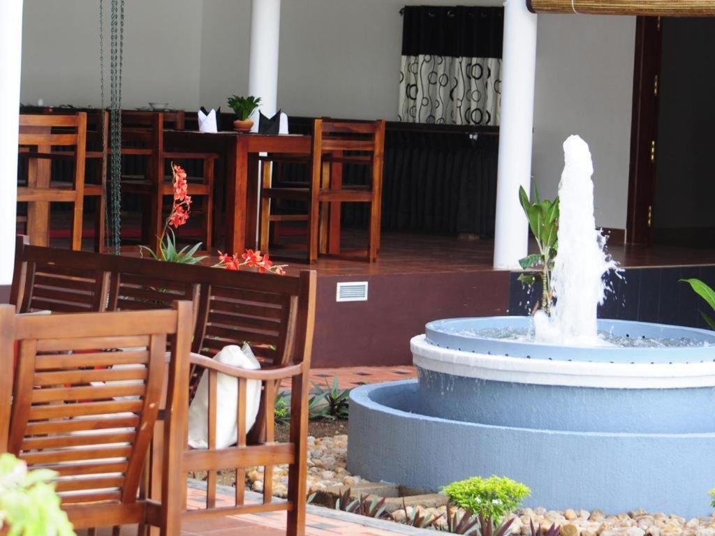 Hotel Sihilro Regency Udawalawe Exterior foto